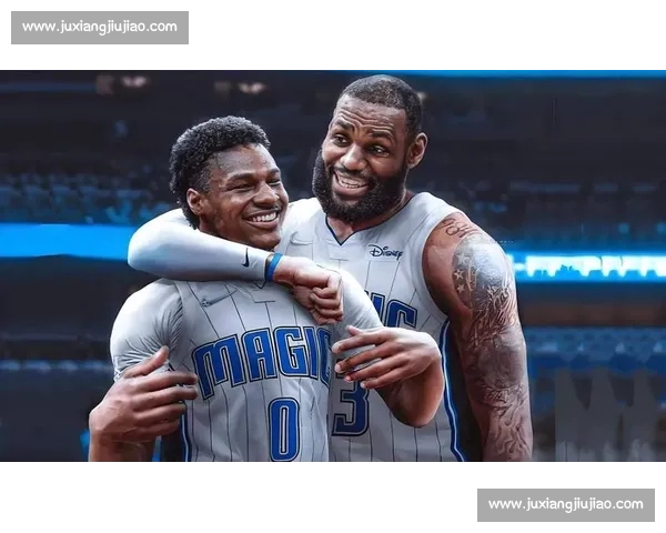 詹姆斯转发布朗尼扣篮训练：父子齐力见证成长！