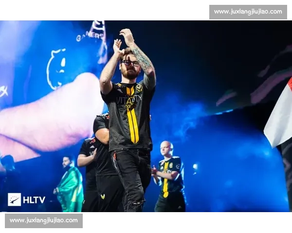 达赫迪斯里兰卡表演赛惊现神级一杆！传奇老将再现教科书级花式击球