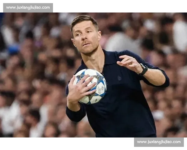 阿隆索皇马首秀温情时刻：爱妻助阵，伯纳乌见证新章