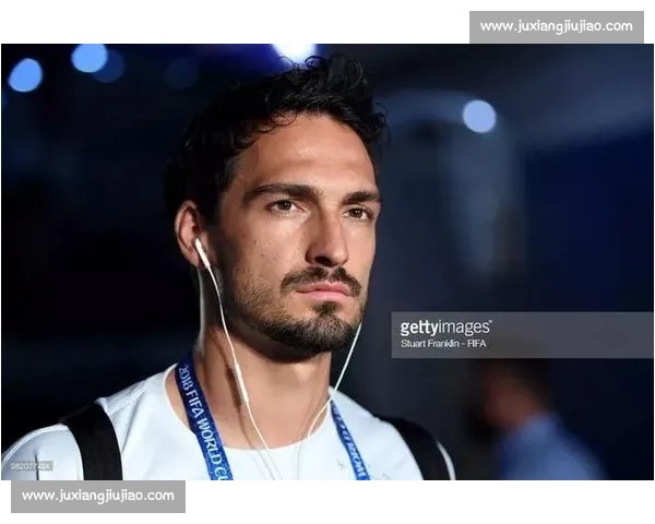 胡梅尔斯携超模女友观战斯图加特站决赛 退役后跨界体育魅力不减